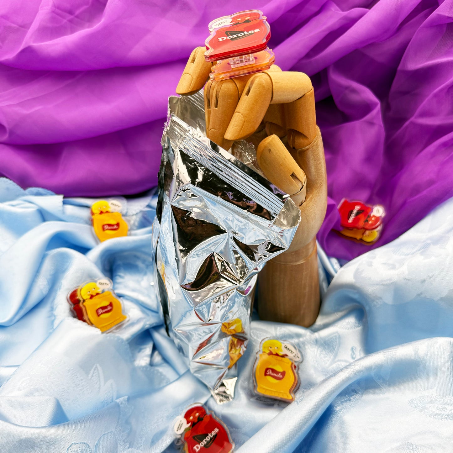 Dorotes and Stands Chip Clip